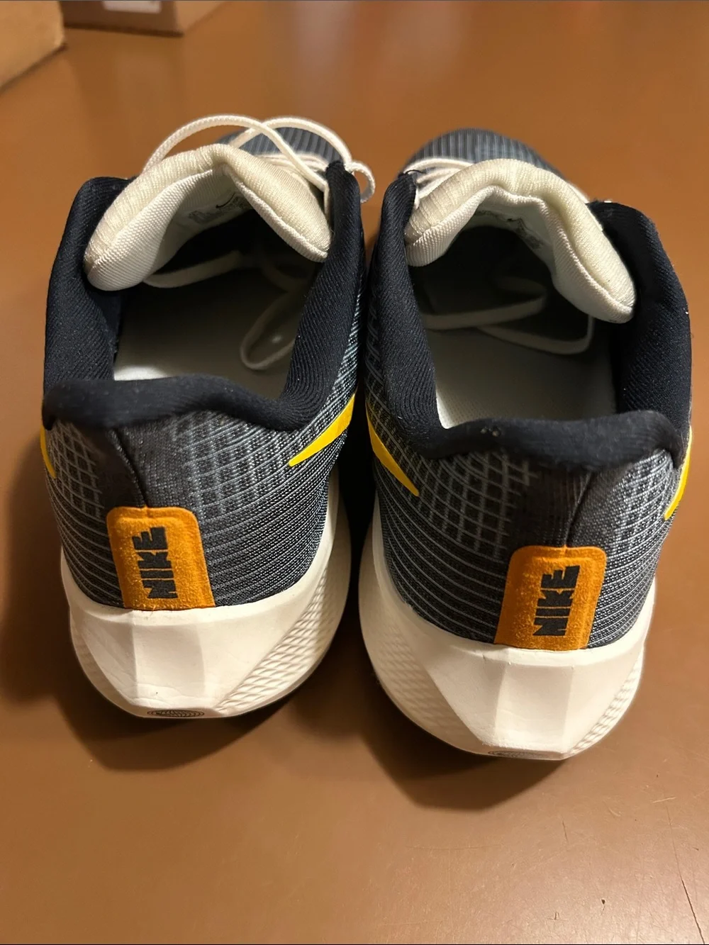 Nike Mens Air Zoom Pegasus 39 Premium 'Obsidian Yellow